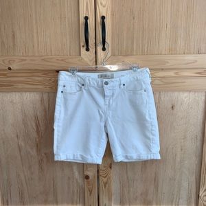 Liverpool “The Walking Short” white cuffed shorts size 6